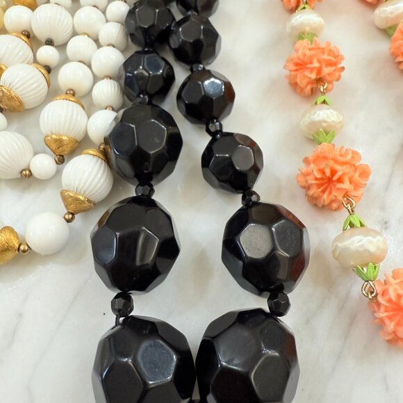 Huge collection of Vintage jewelry with Vanity/Dresser Tray - Picture 17 of 17